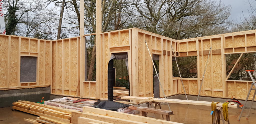 Construction d'une maison neuve avec des murs ossature bois